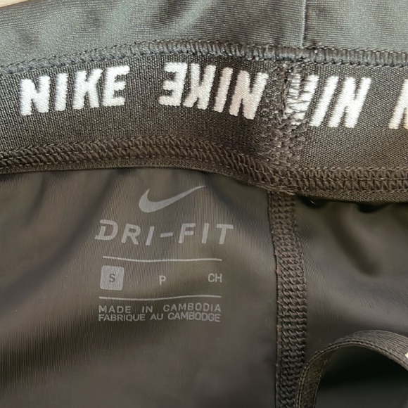 Nike Black Cropped Leggings Small - Picture 7 of 9